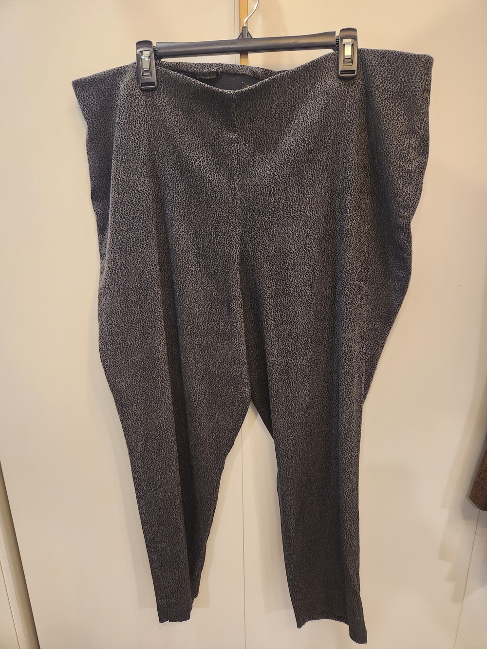 Dalia Women's Black and Gray Cheetah Joggers